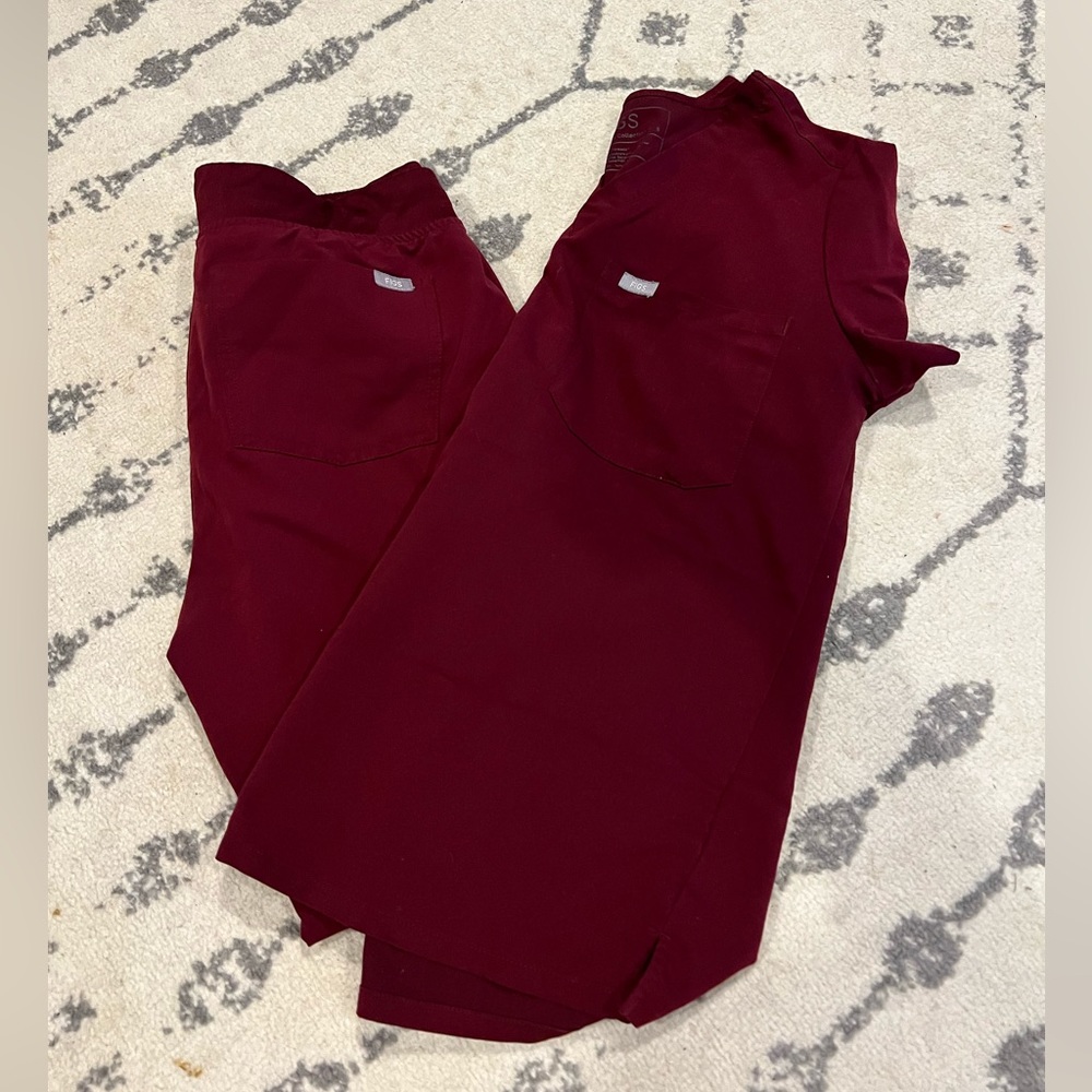 Lightly used figs scrub set, both size small